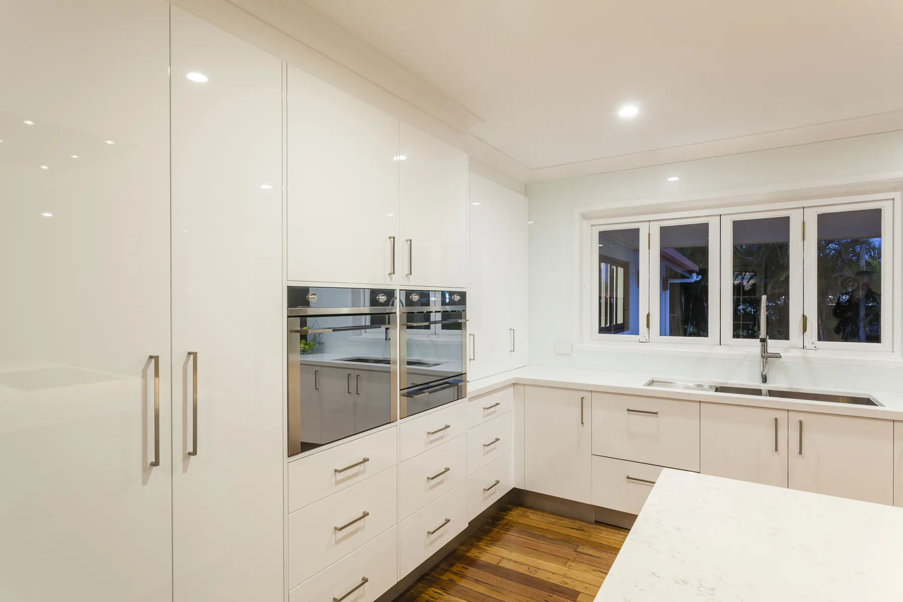 Gloss white renovation kitchen